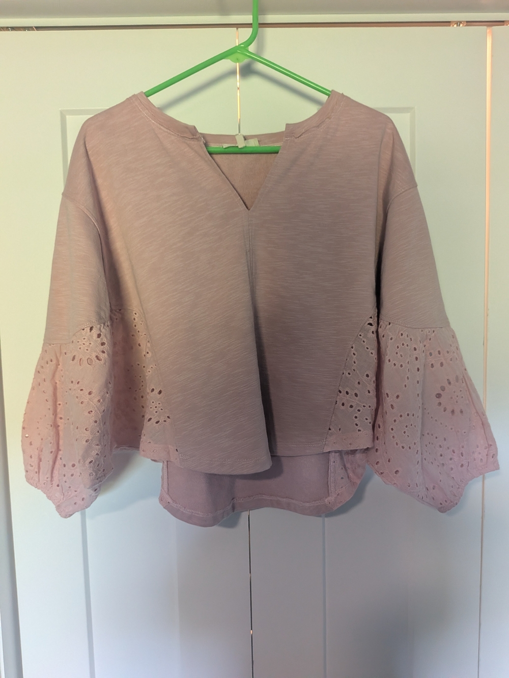 Entro Light Pink Keyhole Notch V Neck Batwing Sleeve Blouse Lace Detail Size M